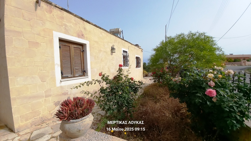 Κωδικός 87702 Βαθύ διπλοκατοικία 235 τ.μ. με οικόπεδο 1212 τ.μ. ισόγειο 2 υπνοδωμάτια ,κουζίνα, καθιστικό, μπάνιο κεντρική θέρμανση,. υπόγειο οικοδομή με 3 δωμάτια ,καθιστικό. Ενεργειακό πιστοποιητικό αναμένεται.Τιμή 450,000 ευρώ βαθ1